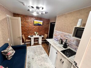 Comfort Apartment | Desk, free WiFi, bed sheets - Apart Hotel Catherine (Oskemen)