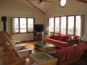 Smart TV, fireplace, DVD player