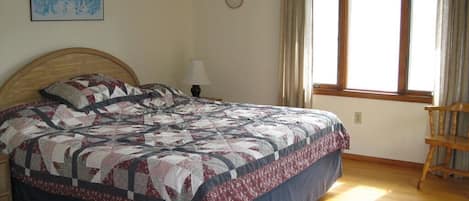4 bedrooms, iron/ironing board, free WiFi