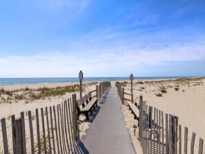 サンラウンジャー、ビーチタオル