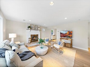 Smart TV, fireplace - Awesome home in Beach Haven with 4 Bedrooms and Internet (Beach Haven)