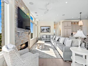 Smart TV, fireplace
