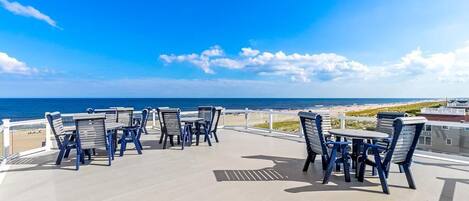 屋外ダイニングエリア