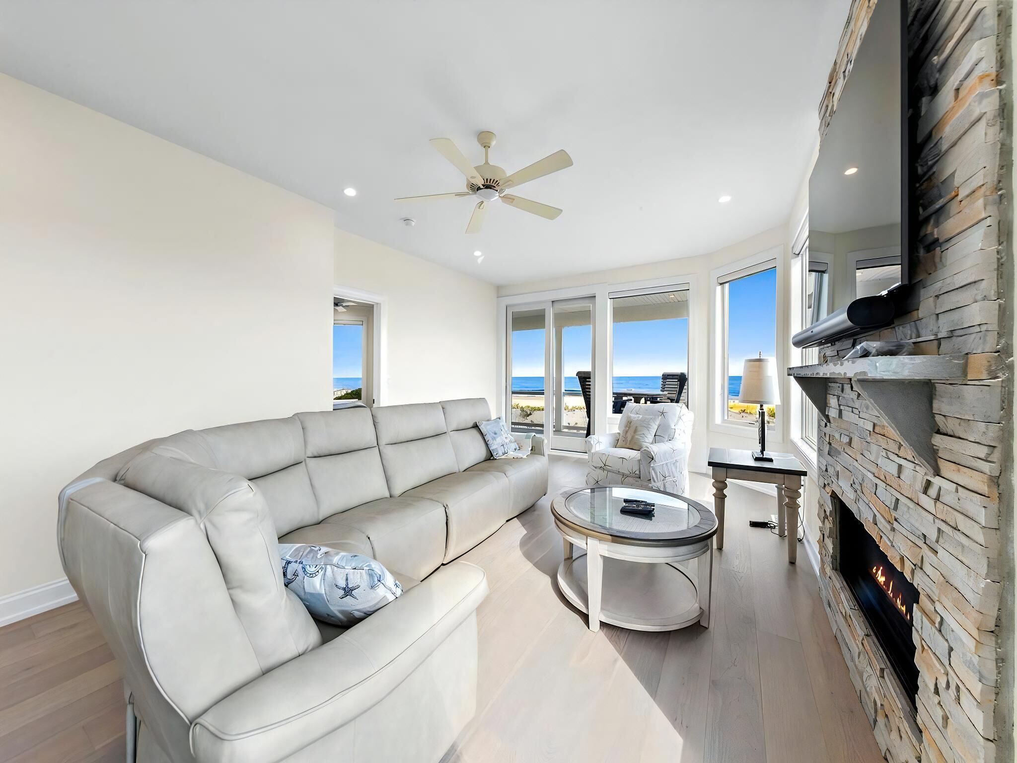 Smart TV, fireplace