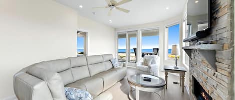 Smart TV, fireplace