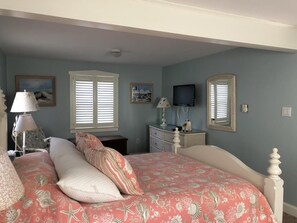 4 bedrooms, iron/ironing board, free WiFi