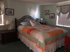 4 bedrooms, iron/ironing board, free WiFi