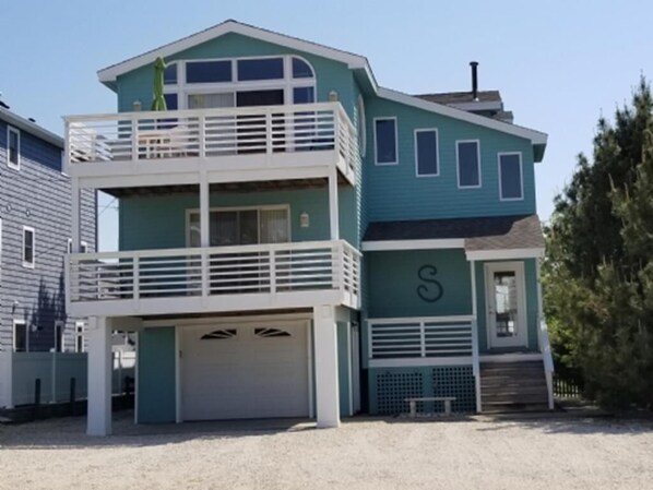 Exterior - 4 bedroom accommodation in Harvey Cedars (Harvey Cedars)