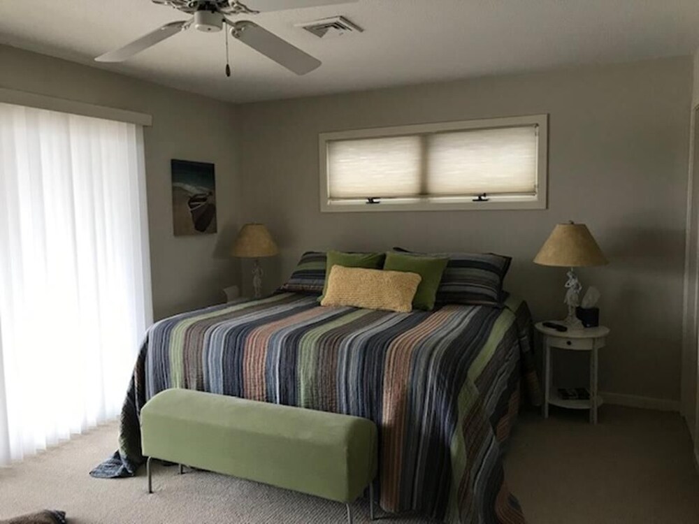 4 bedroom in Harvey Cedars Harvey Cedars Vrbo