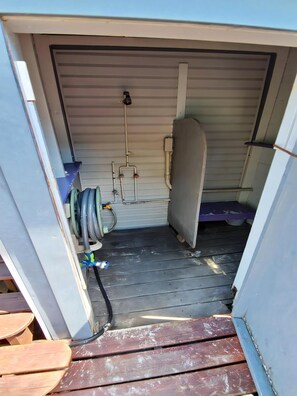 Property grounds - Quaint House Steps To The Beach with great backyard space for outside dining (Surf City)