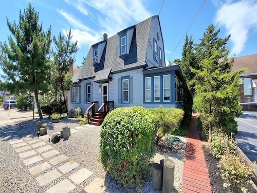 Quaint House Steps To The Beach with great backyard space for outside dining