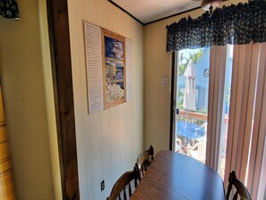 Dining - Quaint House Steps To The Beach with great backyard space for outside dining (Surf City)