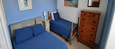 4 bedrooms, iron/ironing board, free WiFi