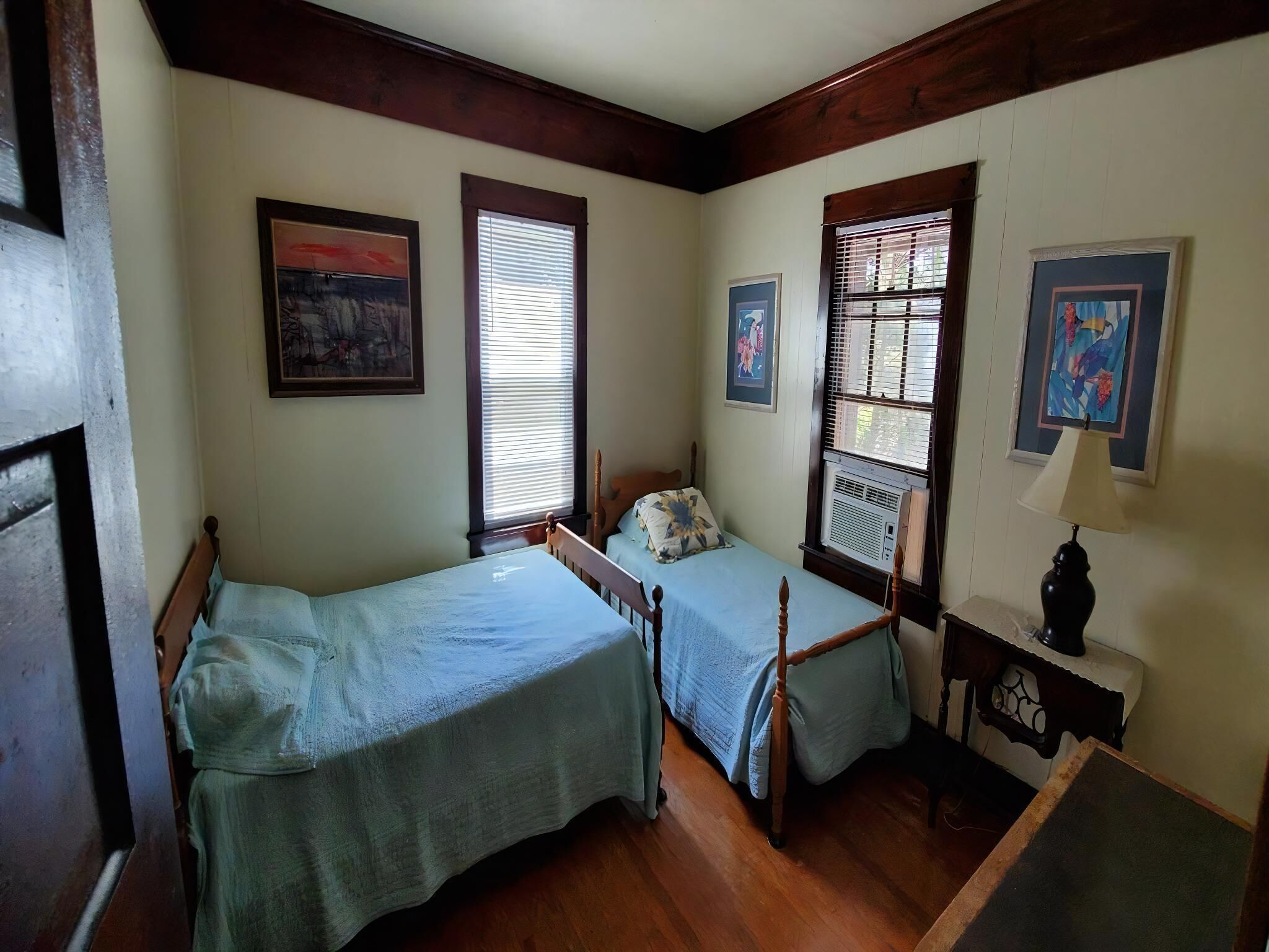 4 bedrooms, iron/ironing board, free WiFi