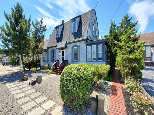 Quaint House Steps To The Beach with great backyard space for outside dining