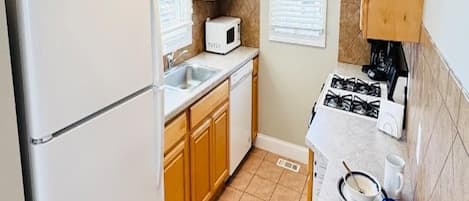 Refrigerador, horno, placa de cocina, lavavajillas