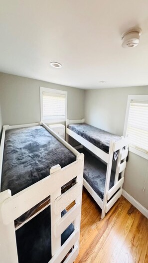 3 bedrooms, iron/ironing board, free WiFi