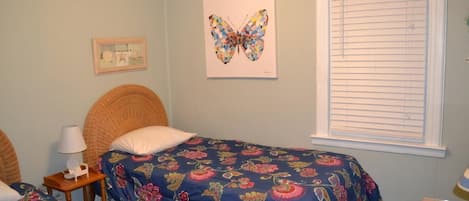 3 bedrooms, iron/ironing board, WiFi (free)