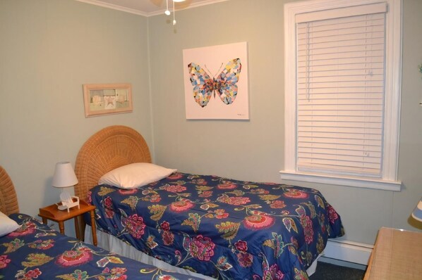 3 bedrooms, iron/ironing board, free WiFi - 3 bedroom accommodation in Beach Haven (Beach Haven)