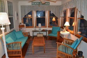 TV, DVD player - 3 bedroom accommodation in Beach Haven (Beach Haven)