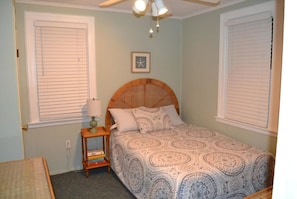 3 bedrooms, iron/ironing board, WiFi (free)