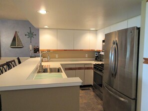 Geladeira, fogão, cooktop, lava-louças