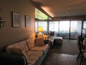 Fernseher, Tischtennisplatte