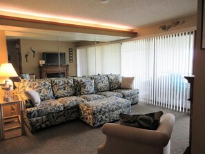 TV, mesa de pingue-pongue