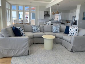 Smart TV, DVD player, table tennis - Surf City Oceanfront With Panoramic Views (Surf City)
