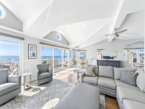 Téléviseur connecté, table de ping-pong