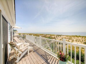 Terrace/patio - Beautifully renovated ocean front home in Harvey Cedars (Harvey Cedars)