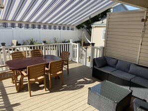 Outdoor dining - Affordable vacation rental on LBI (Brant Beach)