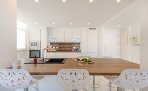 Fridge, microwave, oven, dishwasher - Modern Penthouse in City Centre Marbella (Marbella)