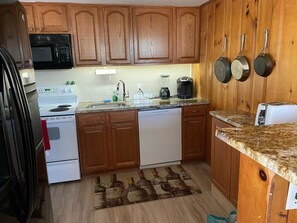 Fridge, oven, stovetop, dishwasher