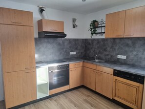 Fridge, stovetop, dishwasher, coffee/tea maker
