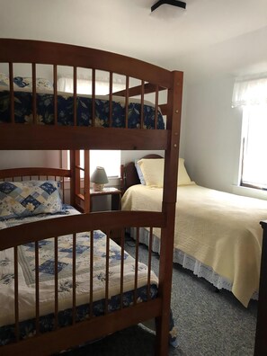 3 bedrooms, iron/ironing board, free WiFi