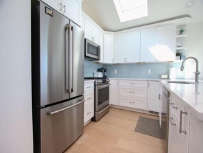 Køleskab, ovn, kogeplade, opvaskemaskine