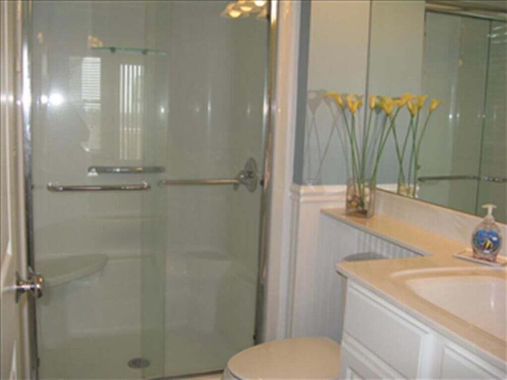 Ocean Blvd Duplex- 2nd floor