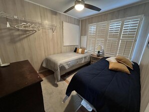 5 Schlafzimmer, Bügeleisen/Bügelbrett, kostenloses WLAN