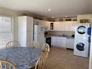 Fridge, oven, stovetop, dishwasher
