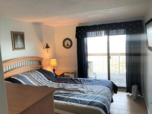 2 bedrooms, iron/ironing board, free WiFi - Ocean front with beautiful ocean view from deck (Beach Haven)
