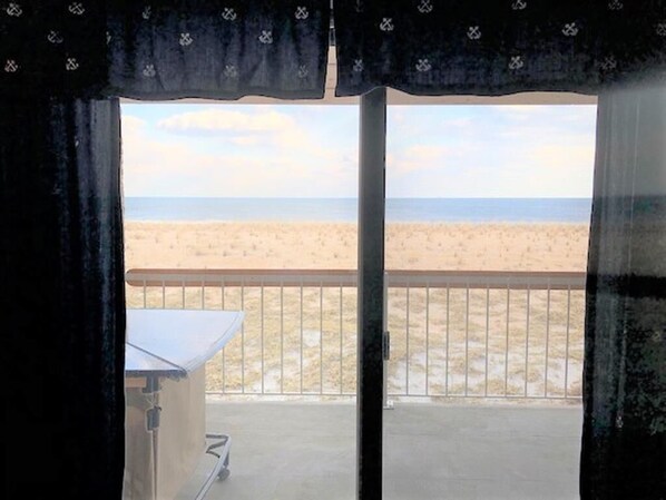 Interior - Ocean front with beautiful ocean view from deck (Beach Haven)