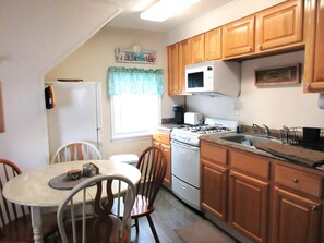 Fridge, oven, stovetop, coffee/tea maker