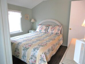 2 bedrooms, iron/ironing board, free WiFi