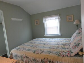 2 bedrooms, iron/ironing board, free WiFi