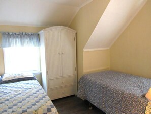 2 bedrooms, iron/ironing board, free WiFi