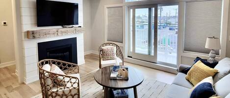 Smart TV, fireplace