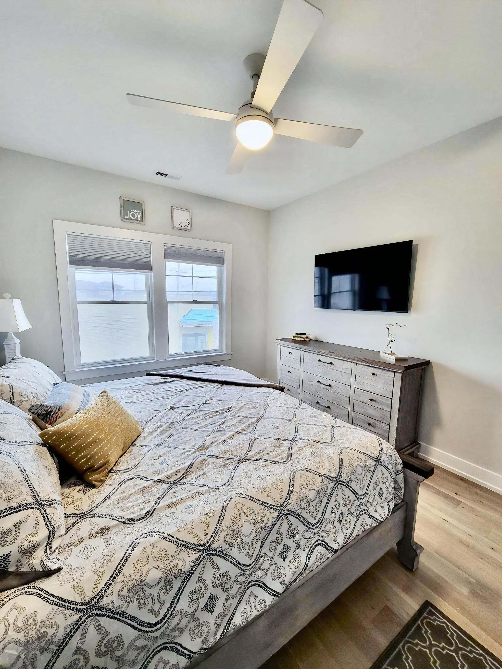 3 bedrooms, iron/ironing board, Internet