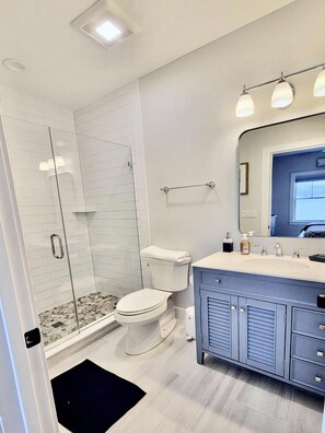 Bathroom - Ocean view vacation rental on LBI (Ship Bottom)