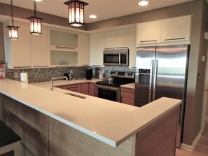 Fridge, oven, stovetop, dishwasher